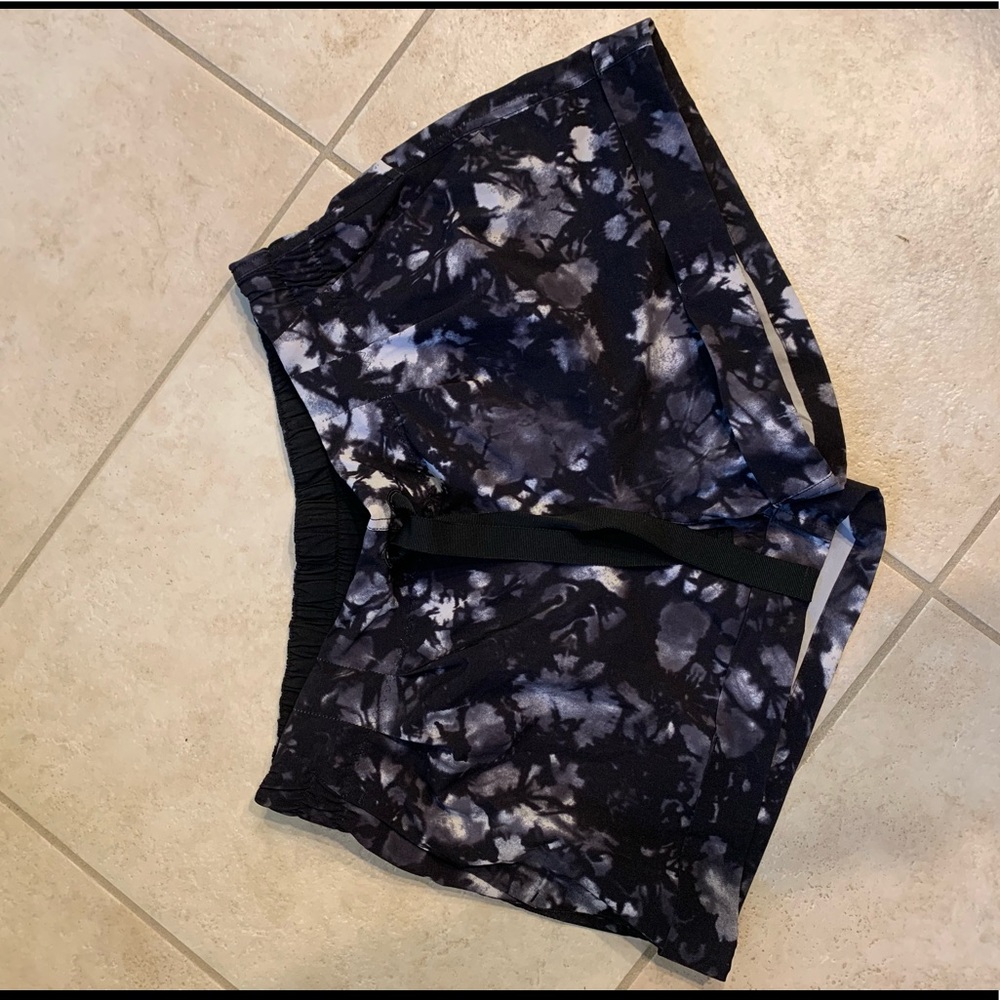 Lululemon Spring Break Away Shorts size 8